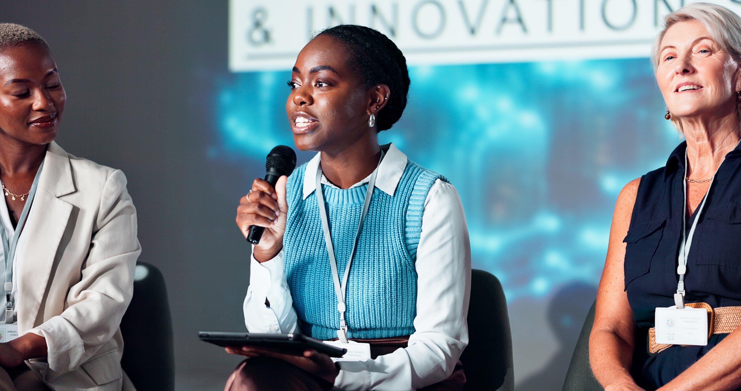 Business,Women,,Speaker,And,Microphone,For,Seminar,,Presentation,And,Audience